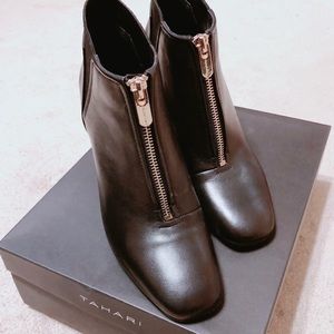 8M Black Tahari Gally Bootie